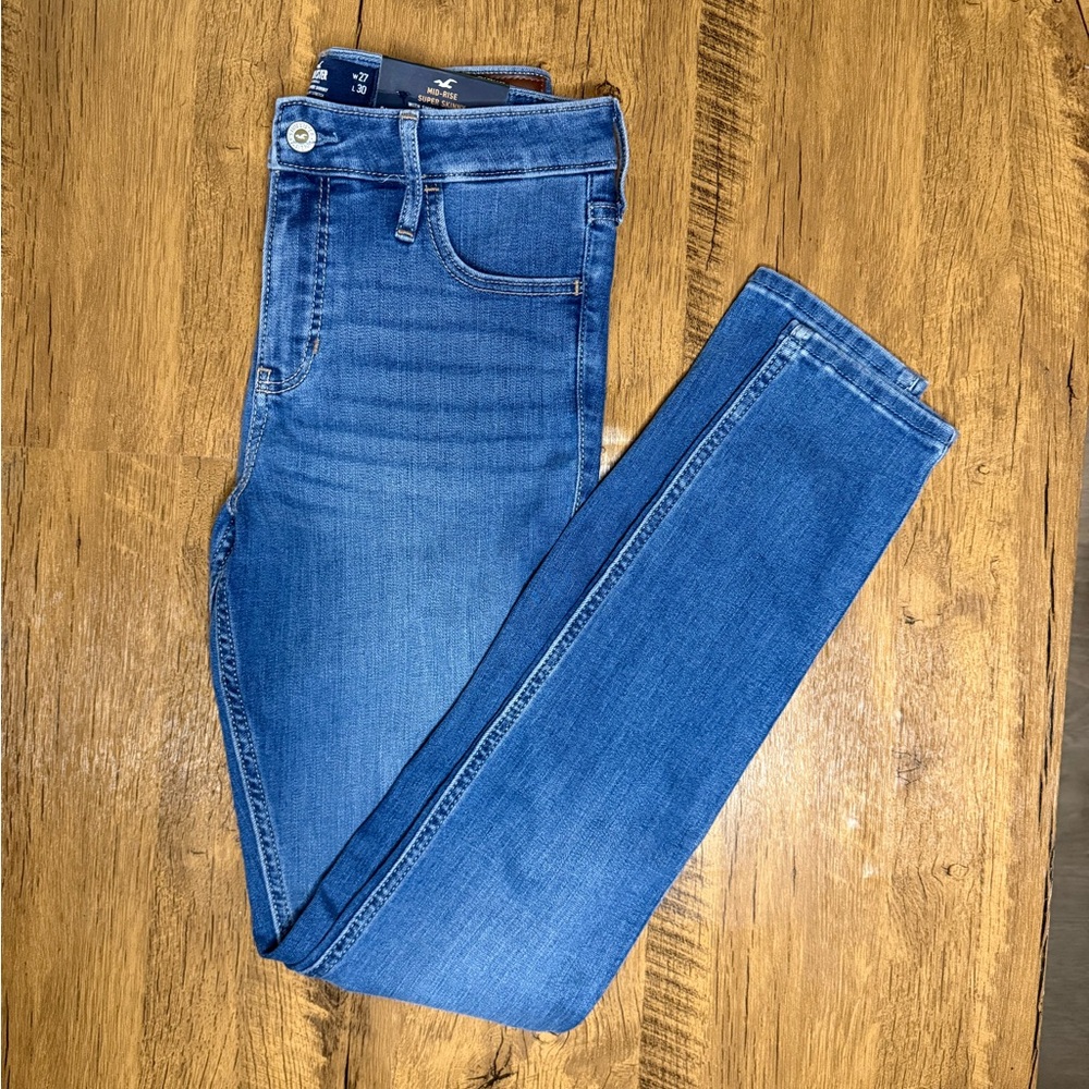 *NWT* Hollister Women's Skinny Jeans in Blue